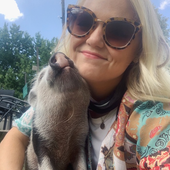 Meet your Posher, Emily - Picture 4 of 7